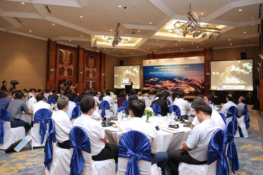 [-]“Năng[-]lượng[-]bền[-]vững[-]–[-]hướng[-]tới[-]một[-]nền[-]kinh[-]tế[-]có[-]mức[-]phát[-]thải[-]thấp”